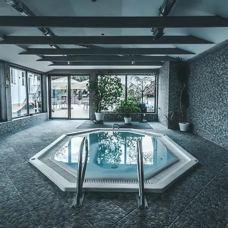 Medical Wellness & Werona 호텔 3*